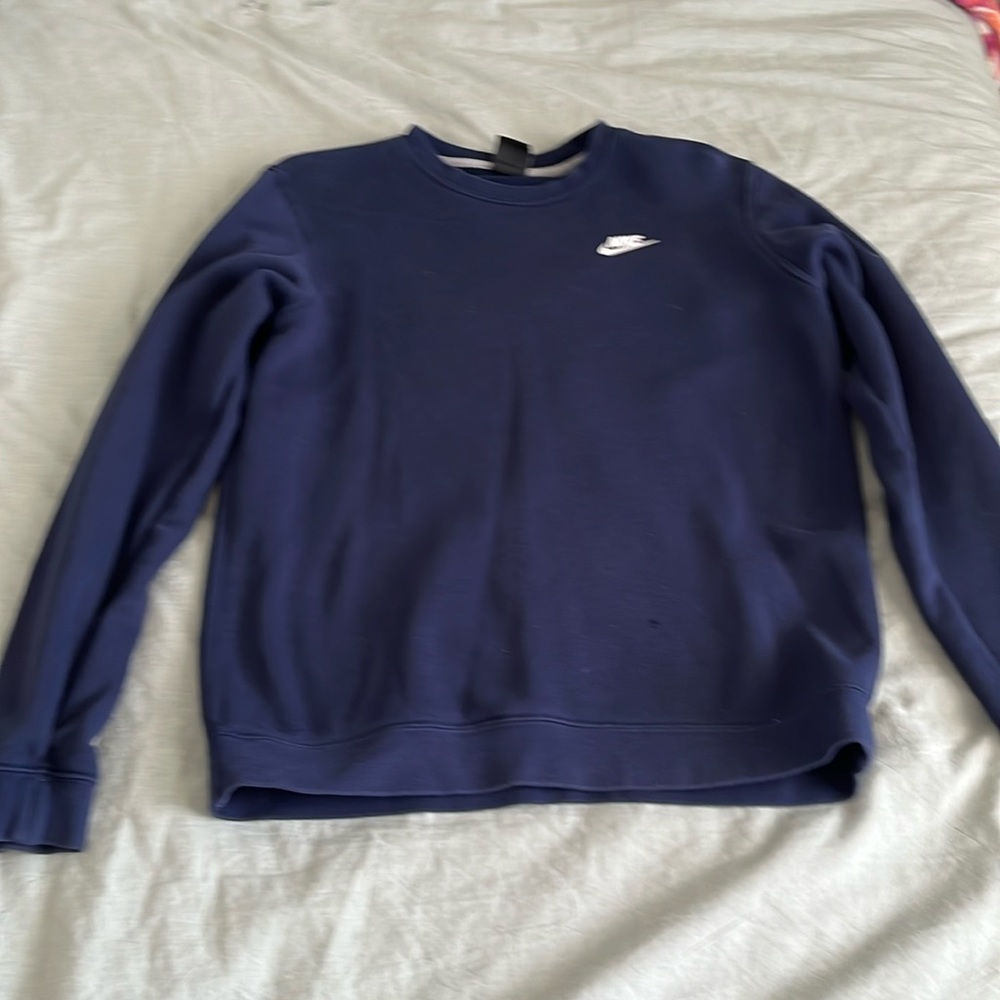 navy blue nike sweatshirt